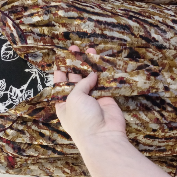 🍂Antonio Melani🍂 - Gold/Red/Black/Brown Pleated Front Semi-Sheer Gaylene Top - Picture 7 of 13